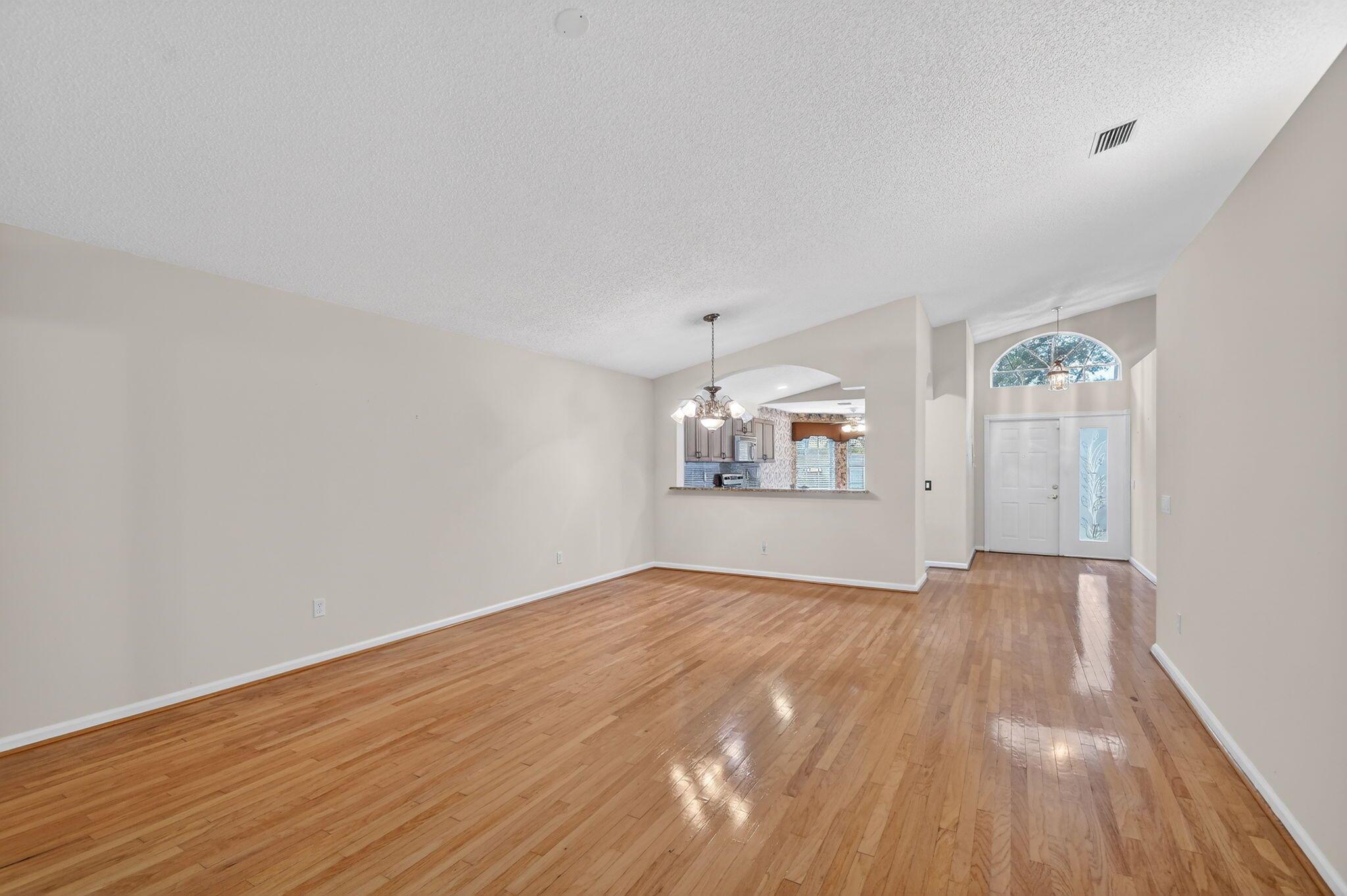 VALENCIA ISLES 1 - Residential