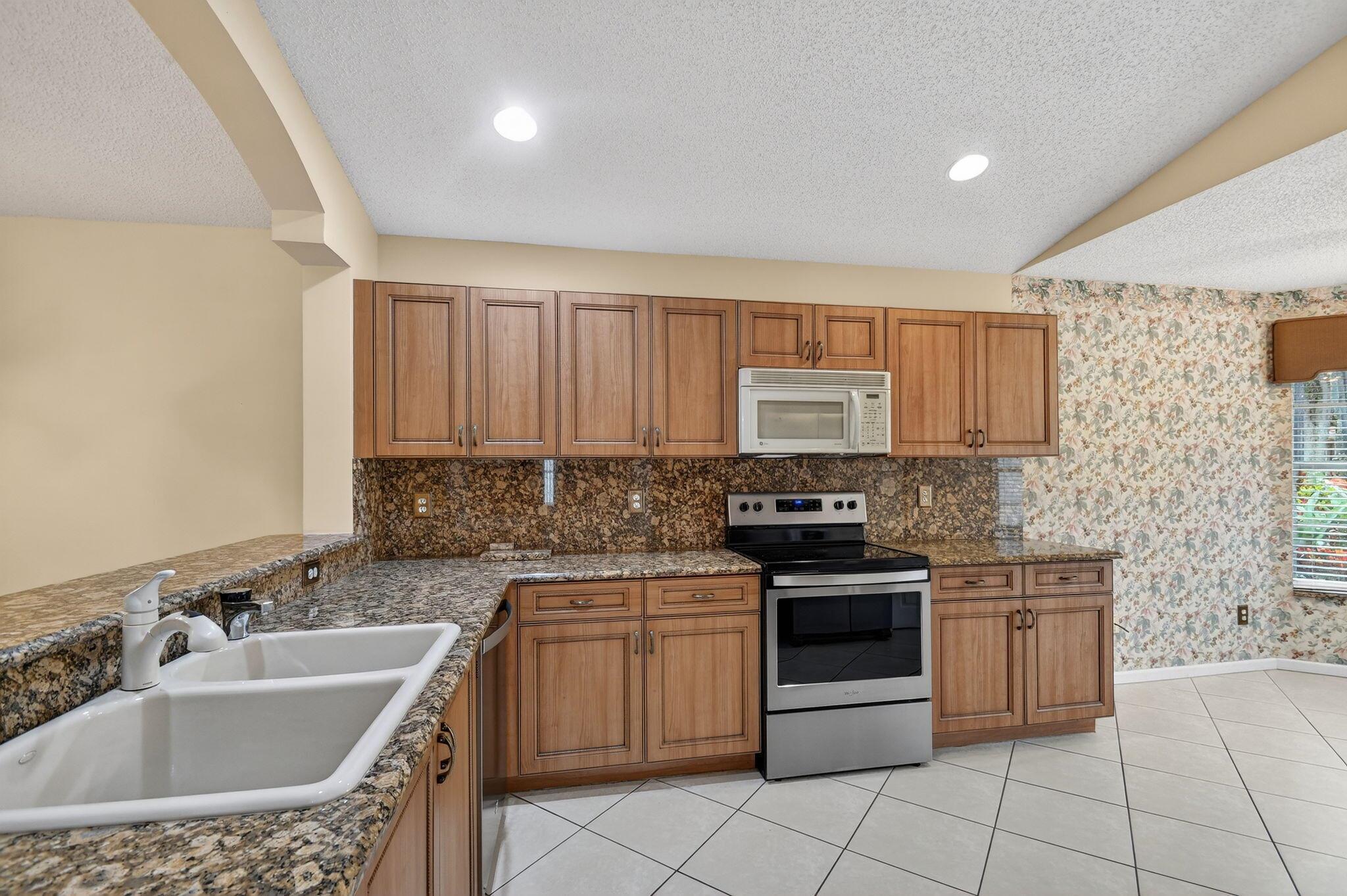 VALENCIA ISLES 1 - Residential