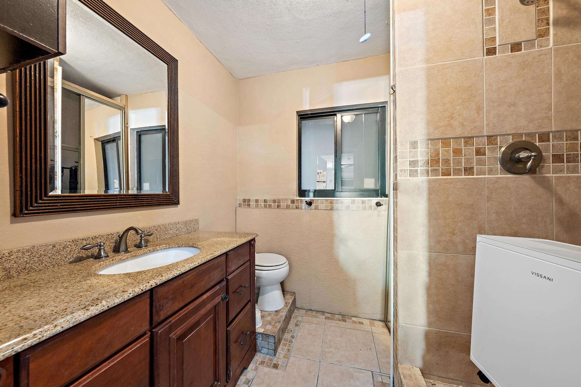 YACHT HARBOR MANOR - Residential