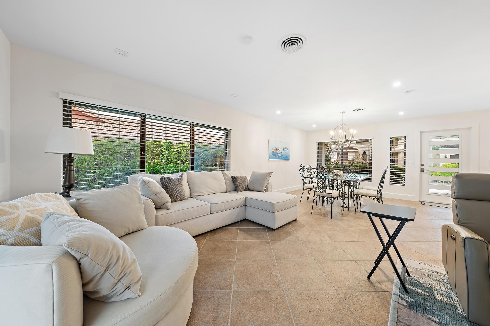 YACHT HARBOR MANOR - Residential