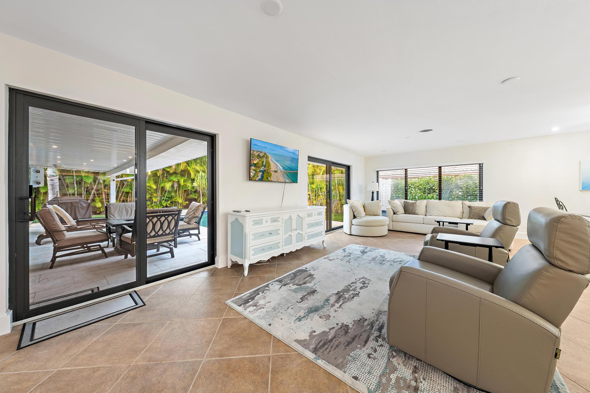 YACHT HARBOR MANOR - Residential