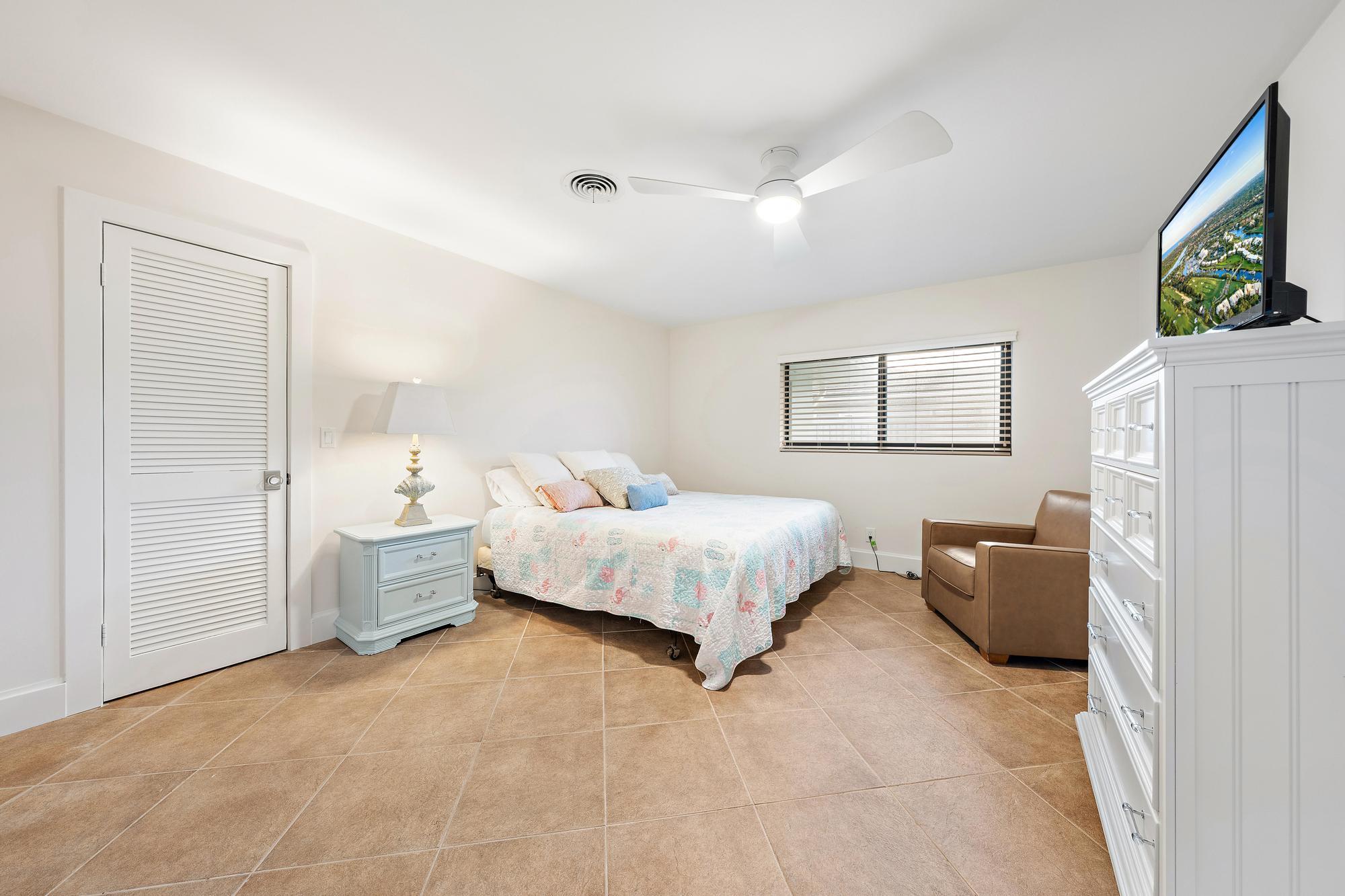 YACHT HARBOR MANOR - Residential