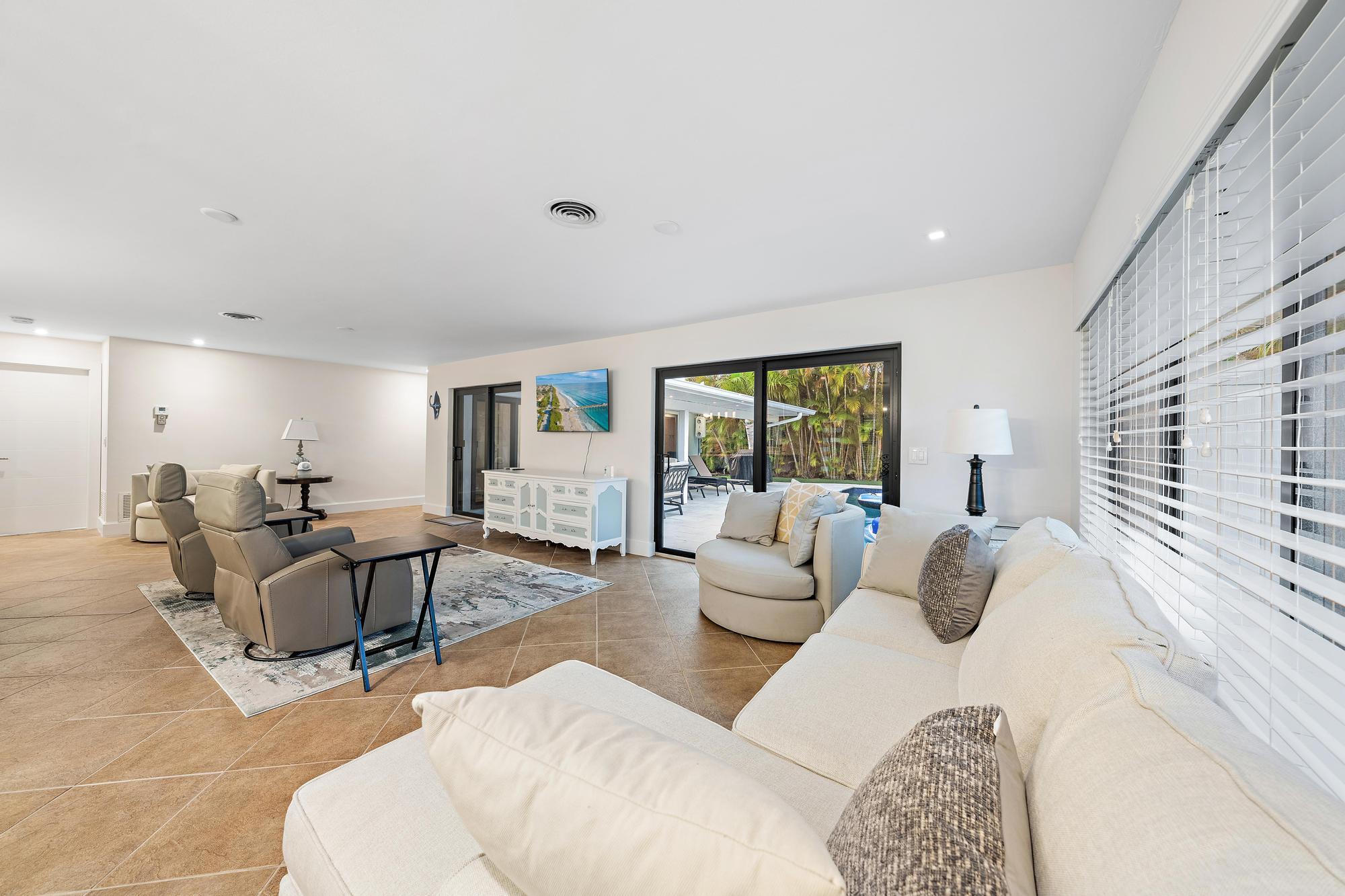 YACHT HARBOR MANOR - Residential