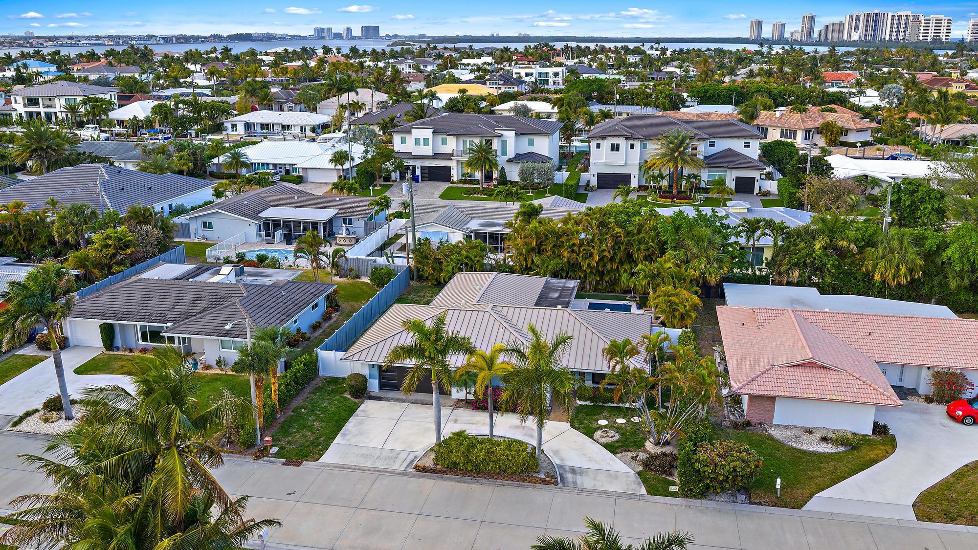 YACHT HARBOR MANOR - Residential