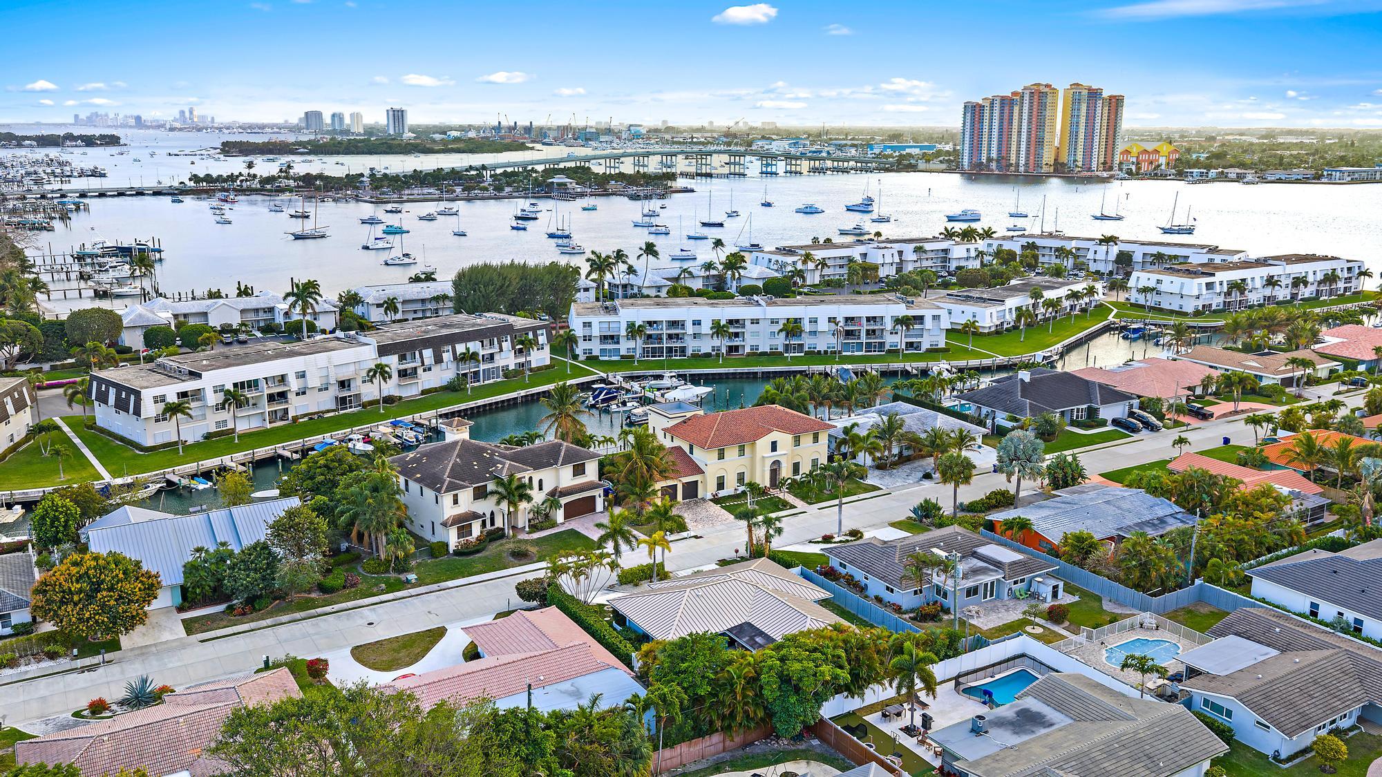 YACHT HARBOR MANOR - Residential