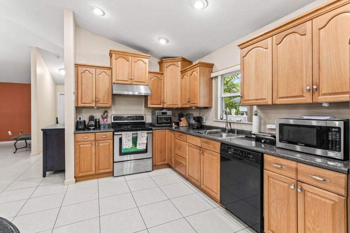 NORTH LAKE WORTH - Residential