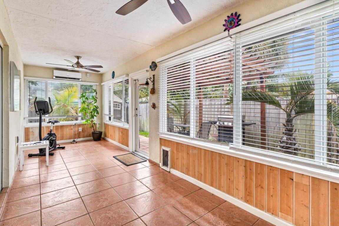 NORTH LAKE WORTH - Residential
