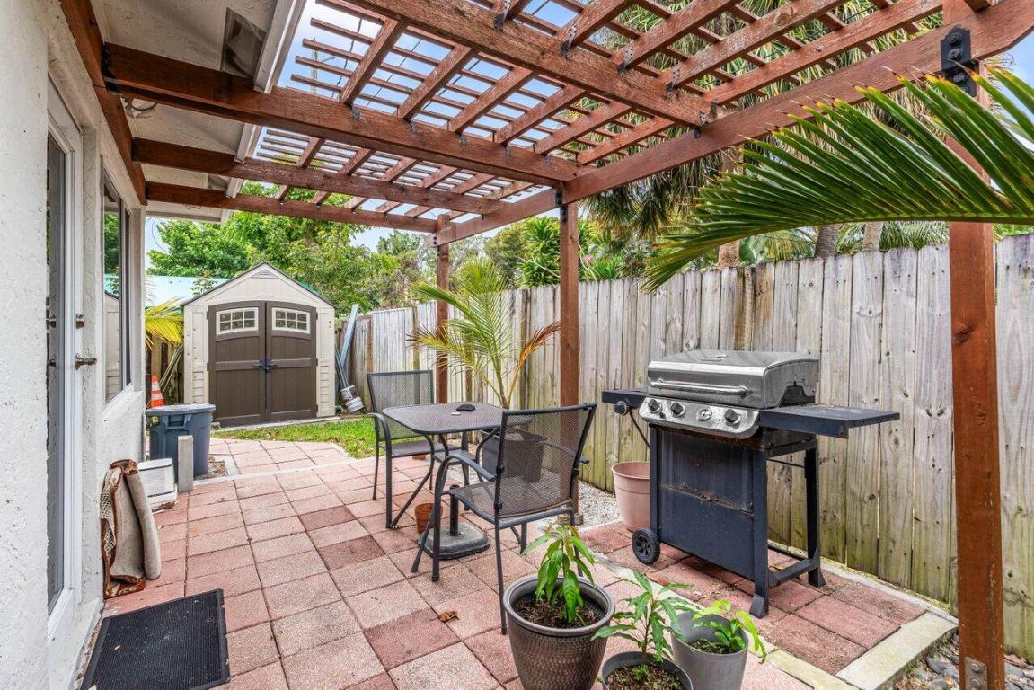 NORTH LAKE WORTH - Residential