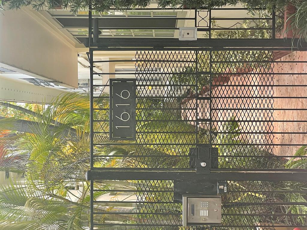 LINCOLN ROAD VILLAS SOUTH CONDO - Residential