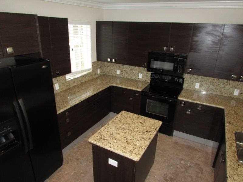 LAUDERDALE - Residential Lease