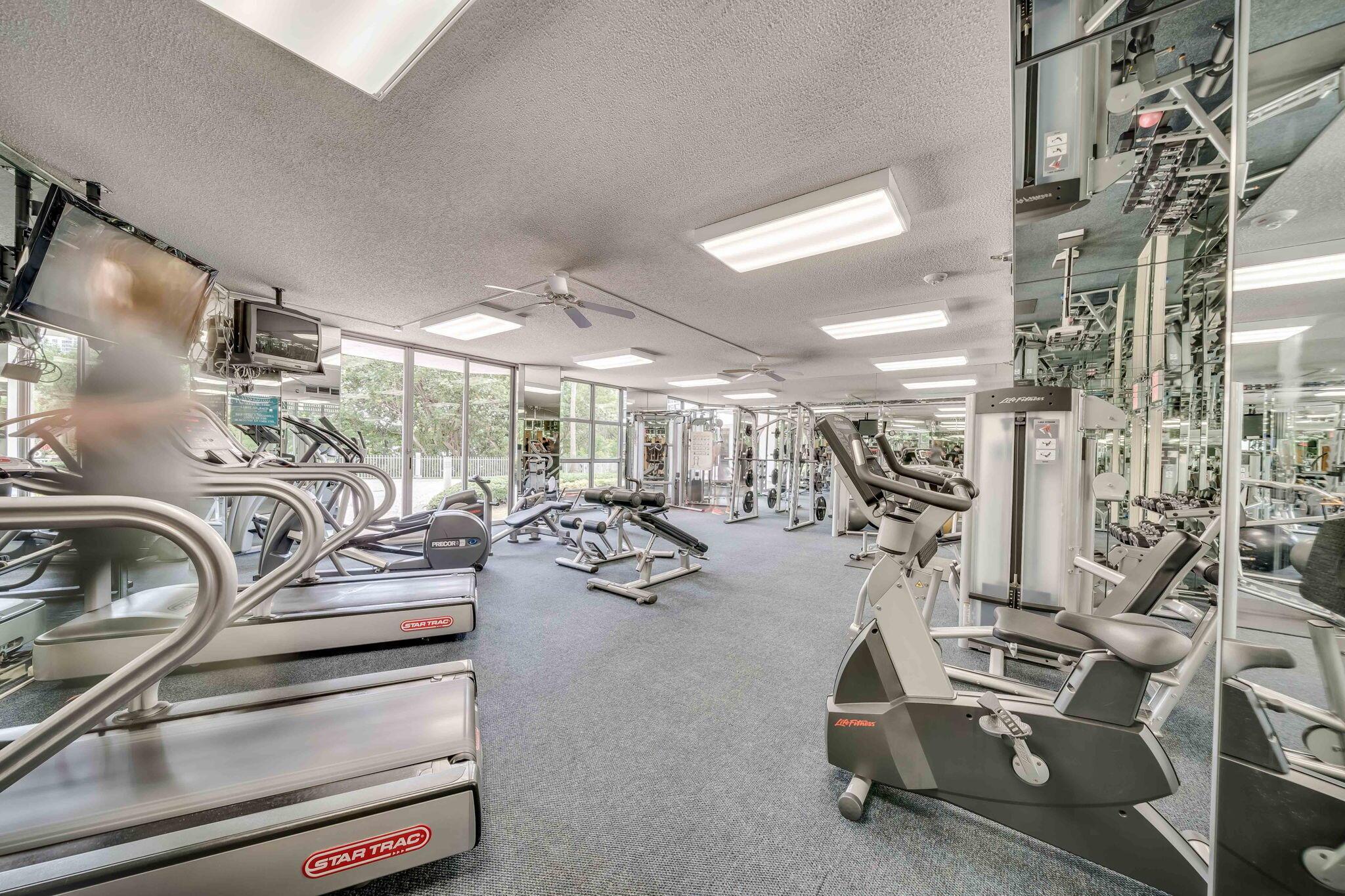 MYSTIC POINTE TOWER 600 C - Residential