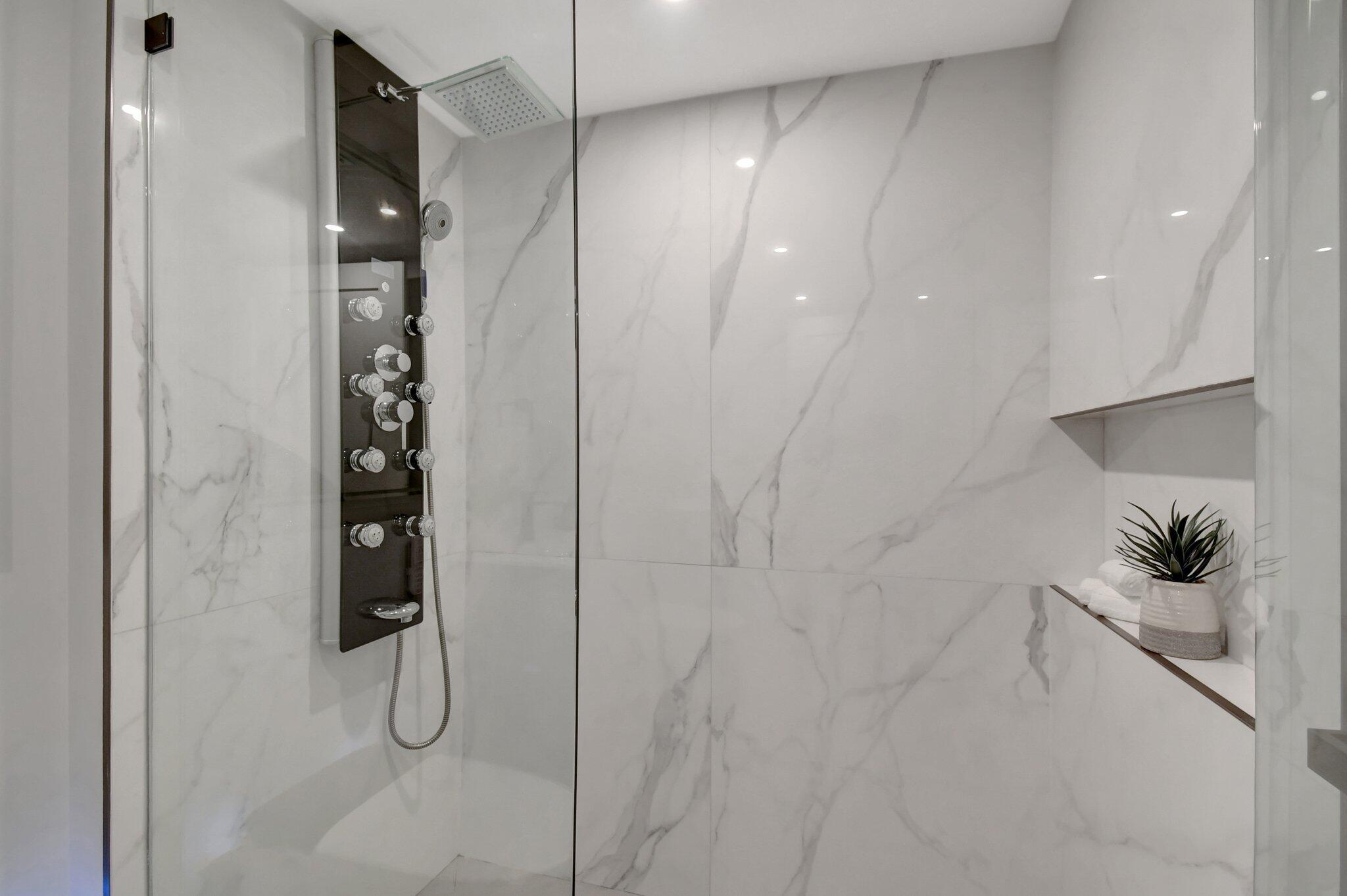 MYSTIC POINTE TOWER 600 C - Residential