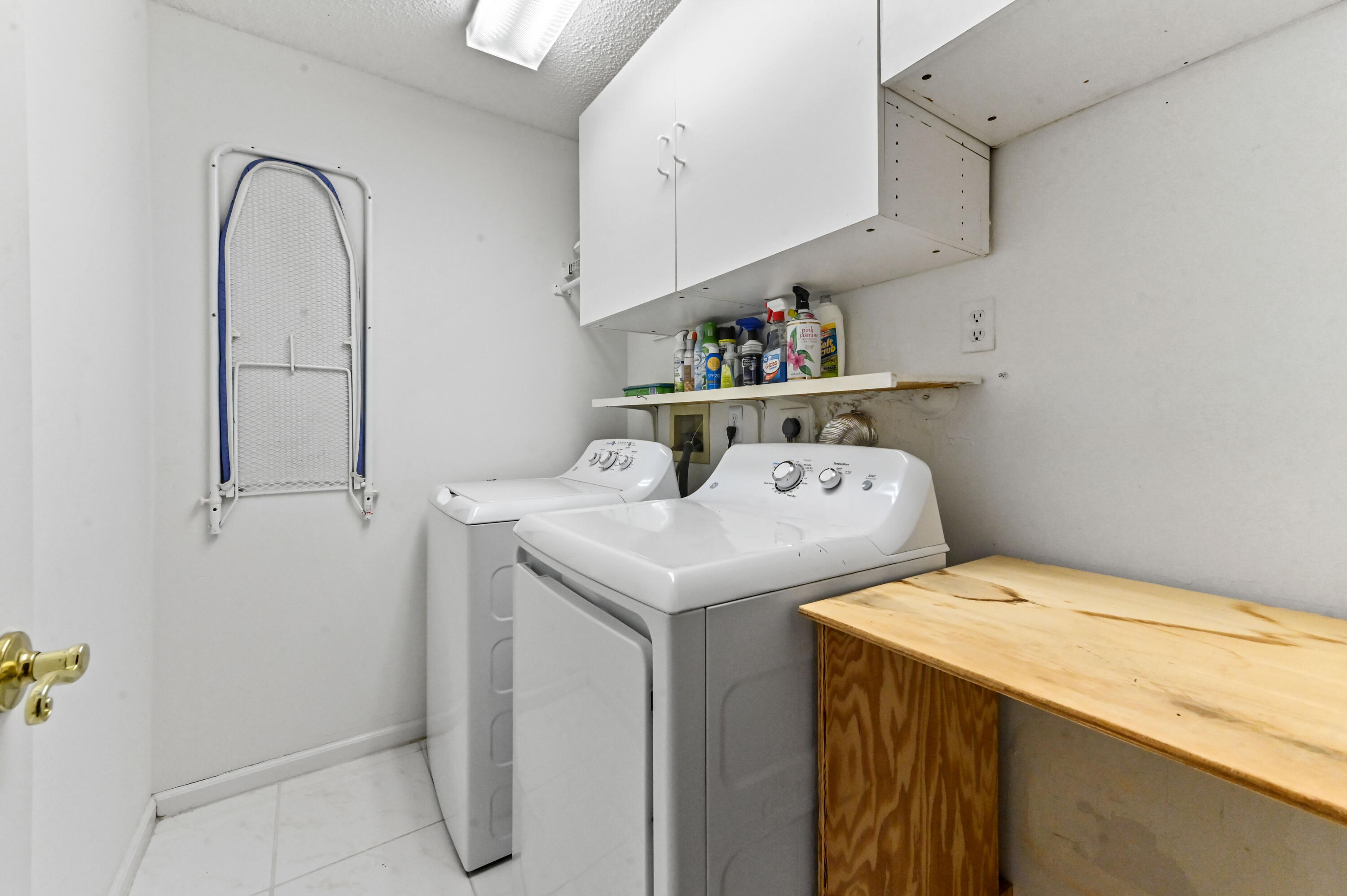 ABERDEEN 13 - Residential Lease