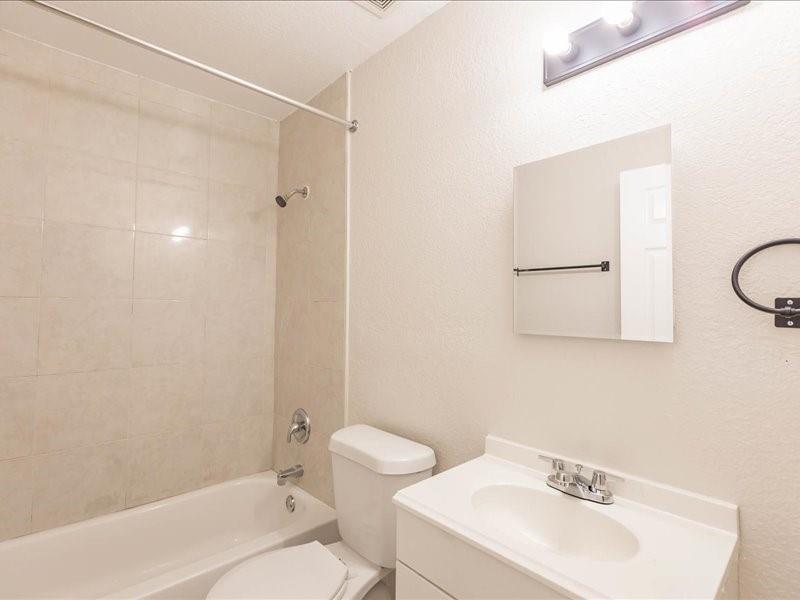 SUNSHINE VILLAS - Residential Lease