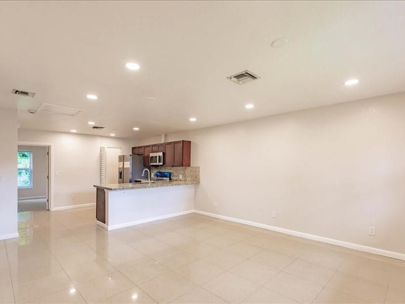 SUNSHINE VILLAS - Residential Lease