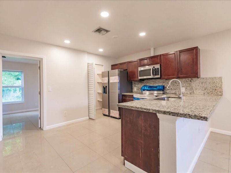 SUNSHINE VILLAS - Residential Lease