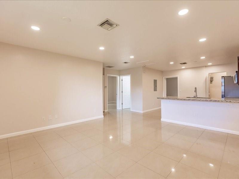 SUNSHINE VILLAS - Residential Lease