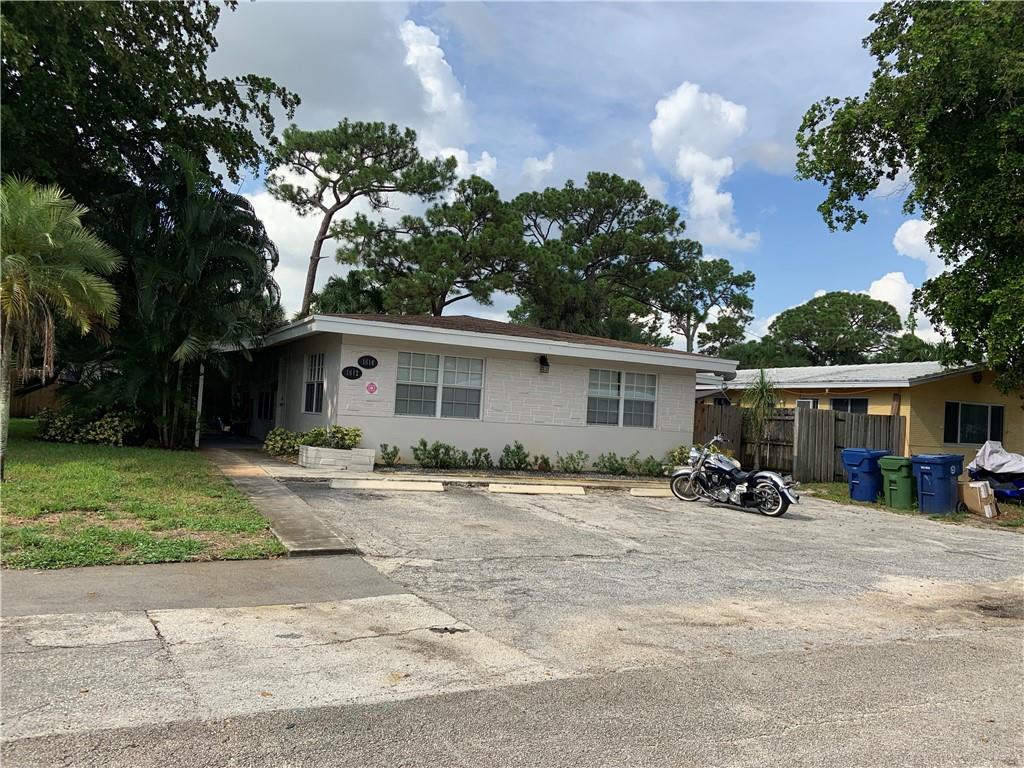 Great East Wilton Manors location - recently renovated, freshly painted, comfy 1/1 with cool fenced outdoor area. This place is ready for the hot Florida summer thanks to the energy efficient central AC, new insulation and impact windows. There is a washer/dryer in the unit, stainless steel appliances, and many other upgrades & features.
