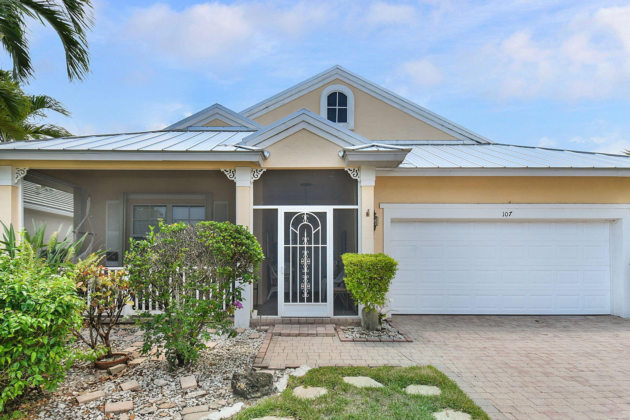107 NW Summerville Court