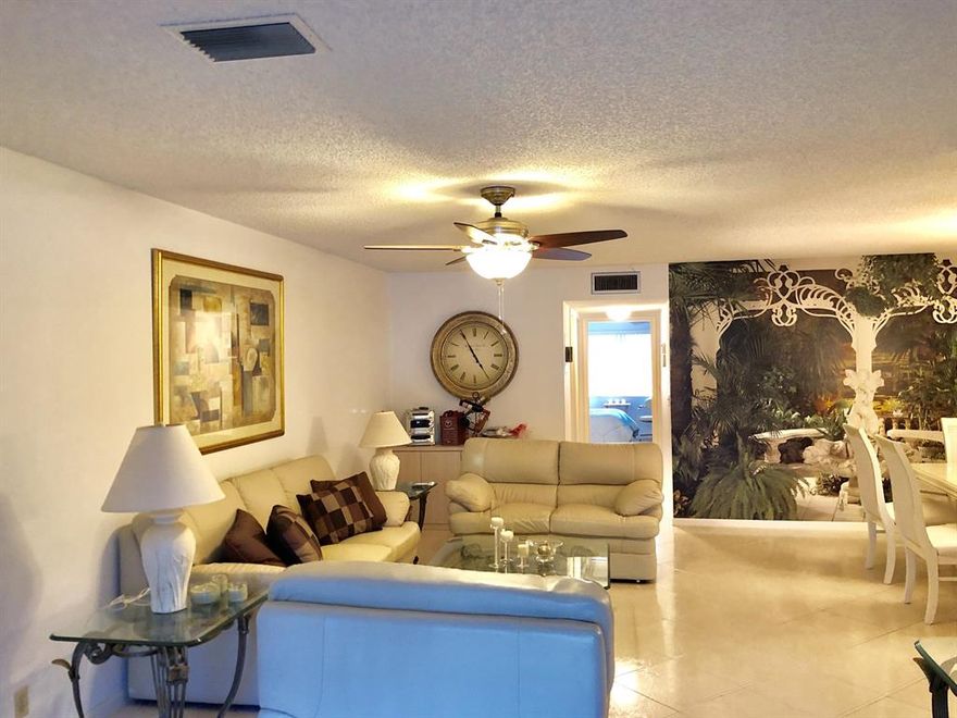 Located in the popular 55+ community of High Point in Delray Beach. Minutes from downtown Delray Beach and plenty of supermarkets, shopping, restaurants, etc.