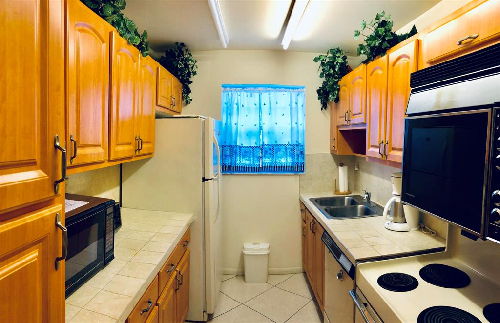 HIGH POINT OF DELRAY SEC 7 CONDO - Residential