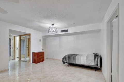 Condominium in Delray Beach FL 459 Piedmont J 21.jpg
