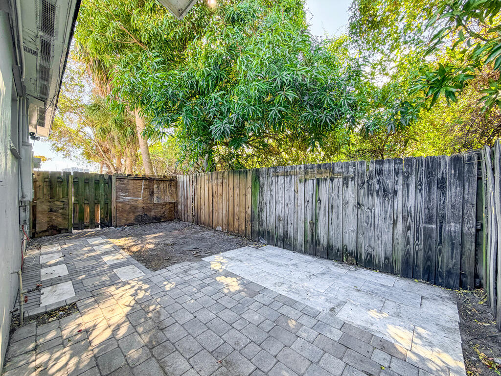 FRESHWATER ADD TO WPB - Residential Lease