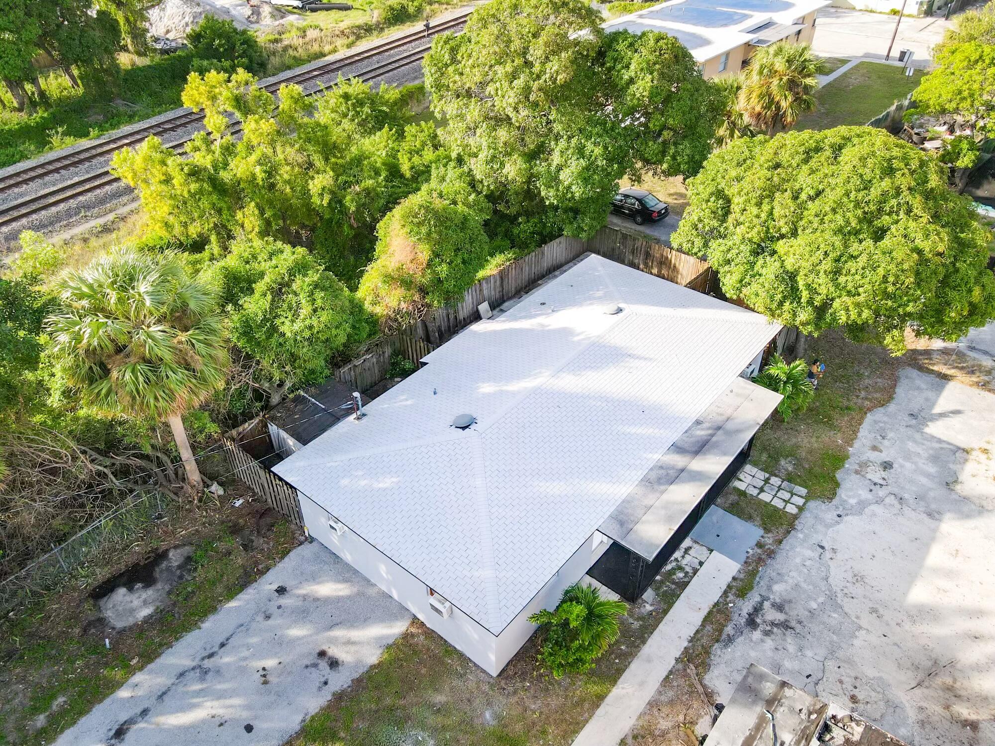 FRESHWATER ADD TO WPB - Residential Lease