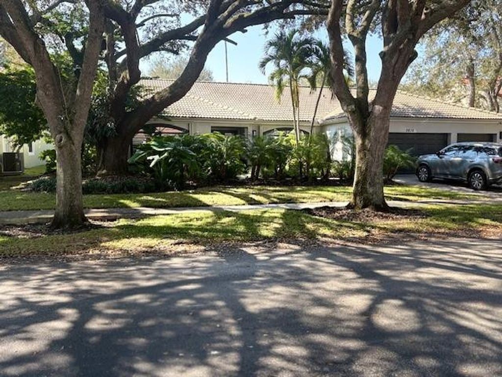 Photo of 3610 Washington Lane, Hollywood, FL 33026 (MLS # F10554710)