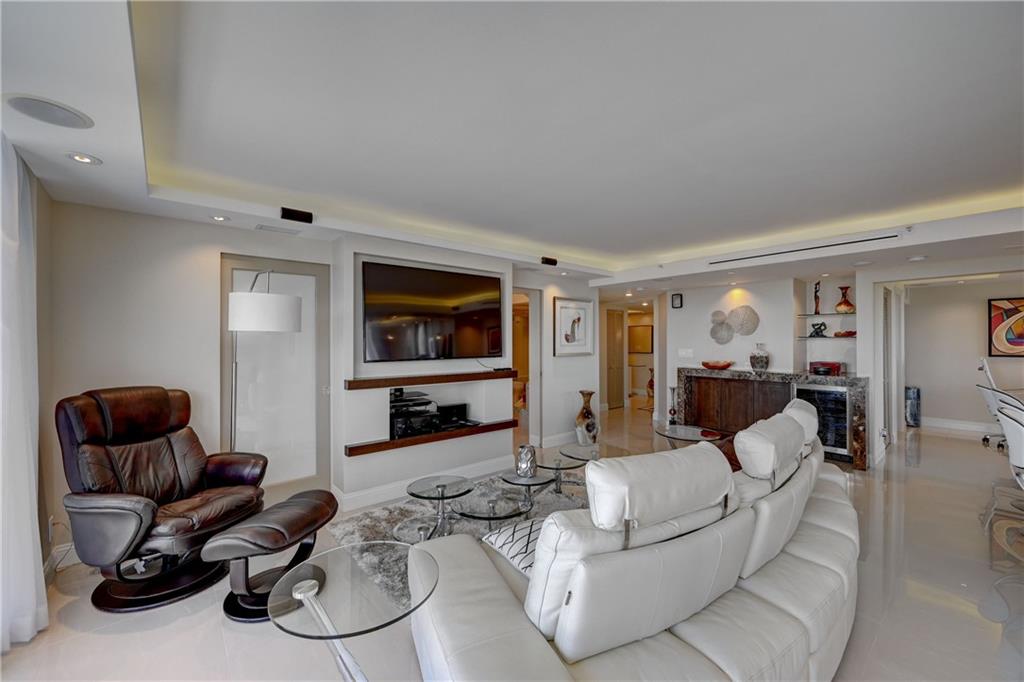 Voyager Condo - Residential