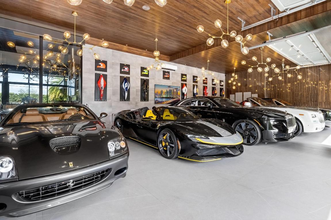 CORAL RIDGE COUNTRY CLUB - Residential