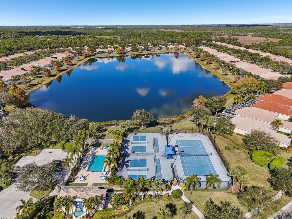 CARLETON OAKS - Residential