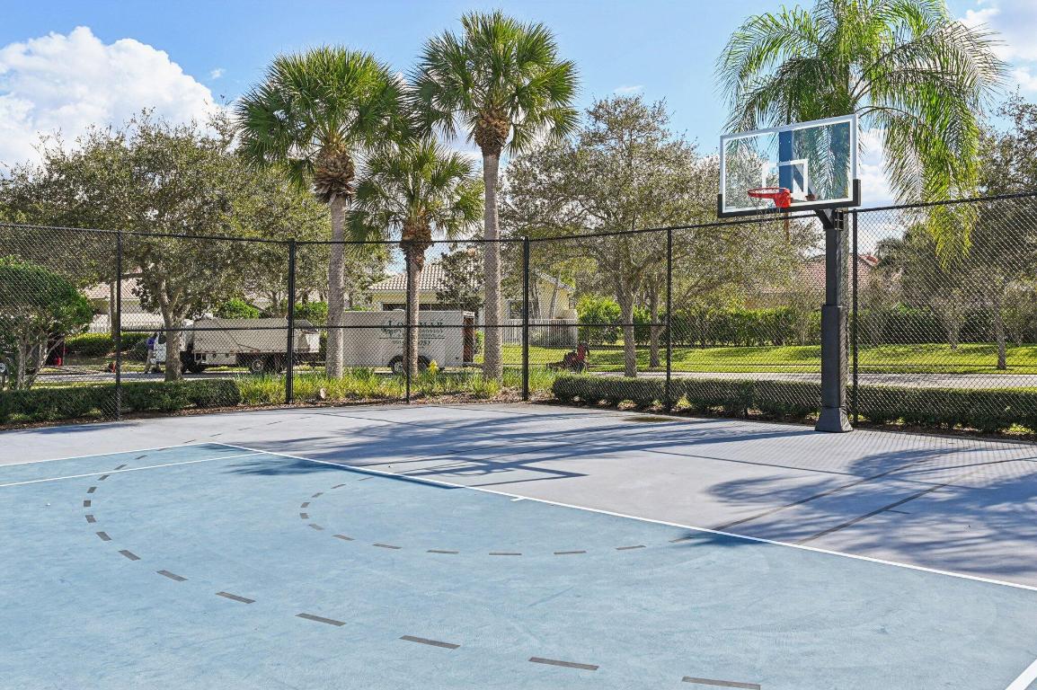 CARLETON OAKS - Residential