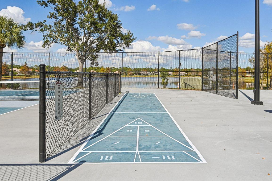 CARLETON OAKS - Residential