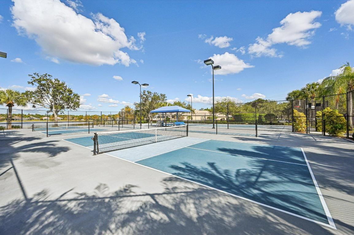 CARLETON OAKS - Residential