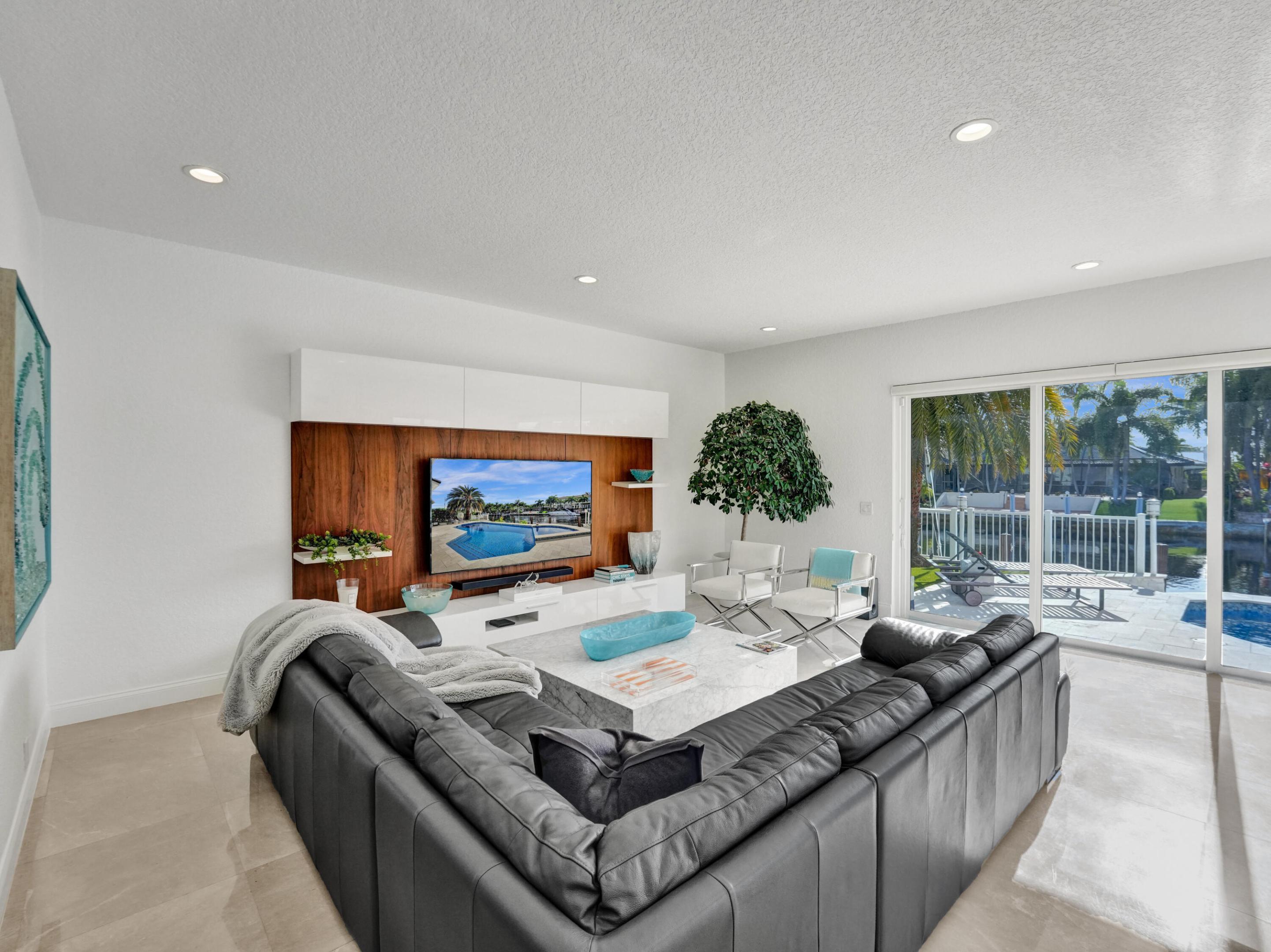 VENETIAN ISLES 1ST SEC - Residential