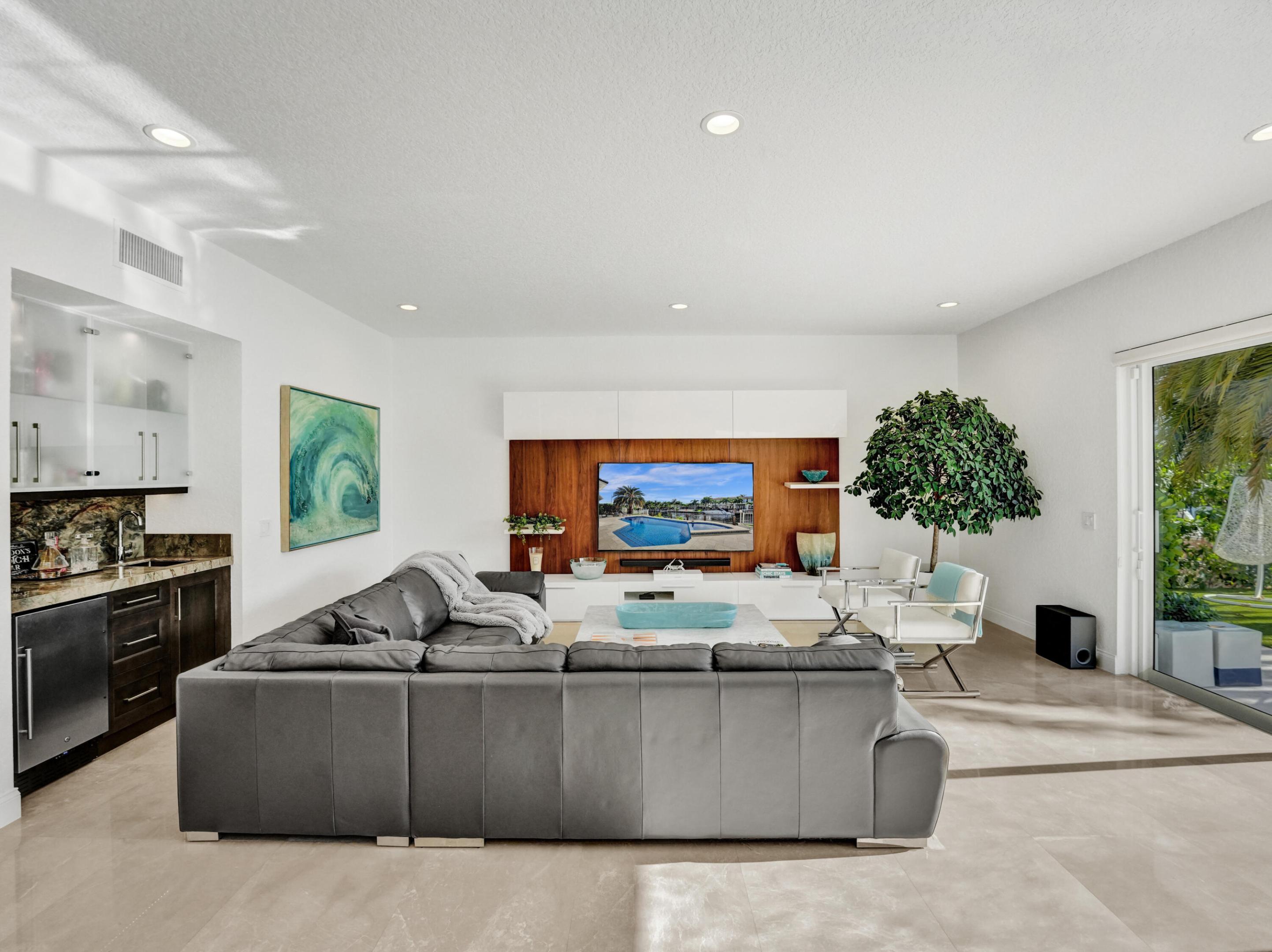 VENETIAN ISLES 1ST SEC - Residential