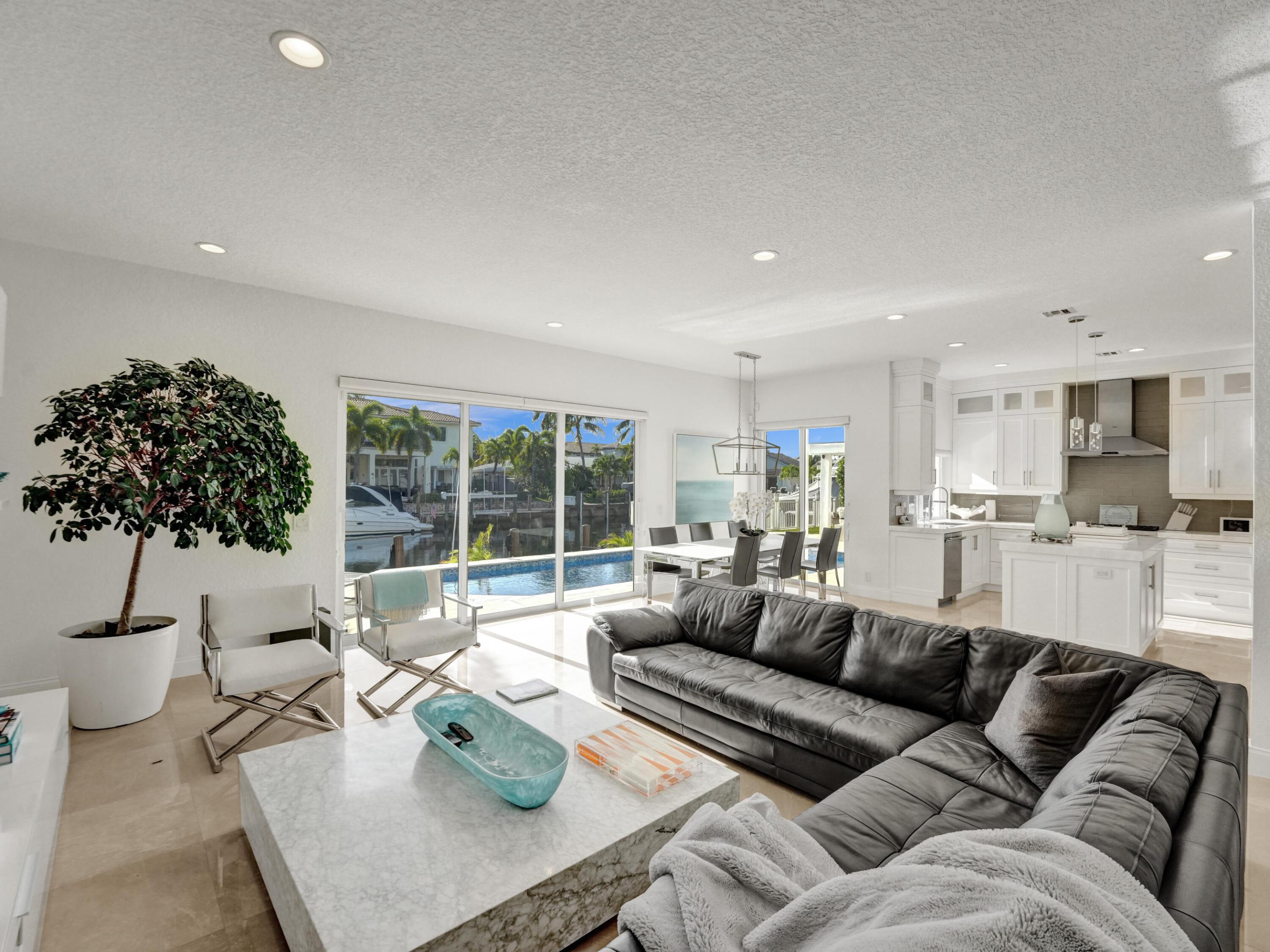 VENETIAN ISLES 1ST SEC - Residential