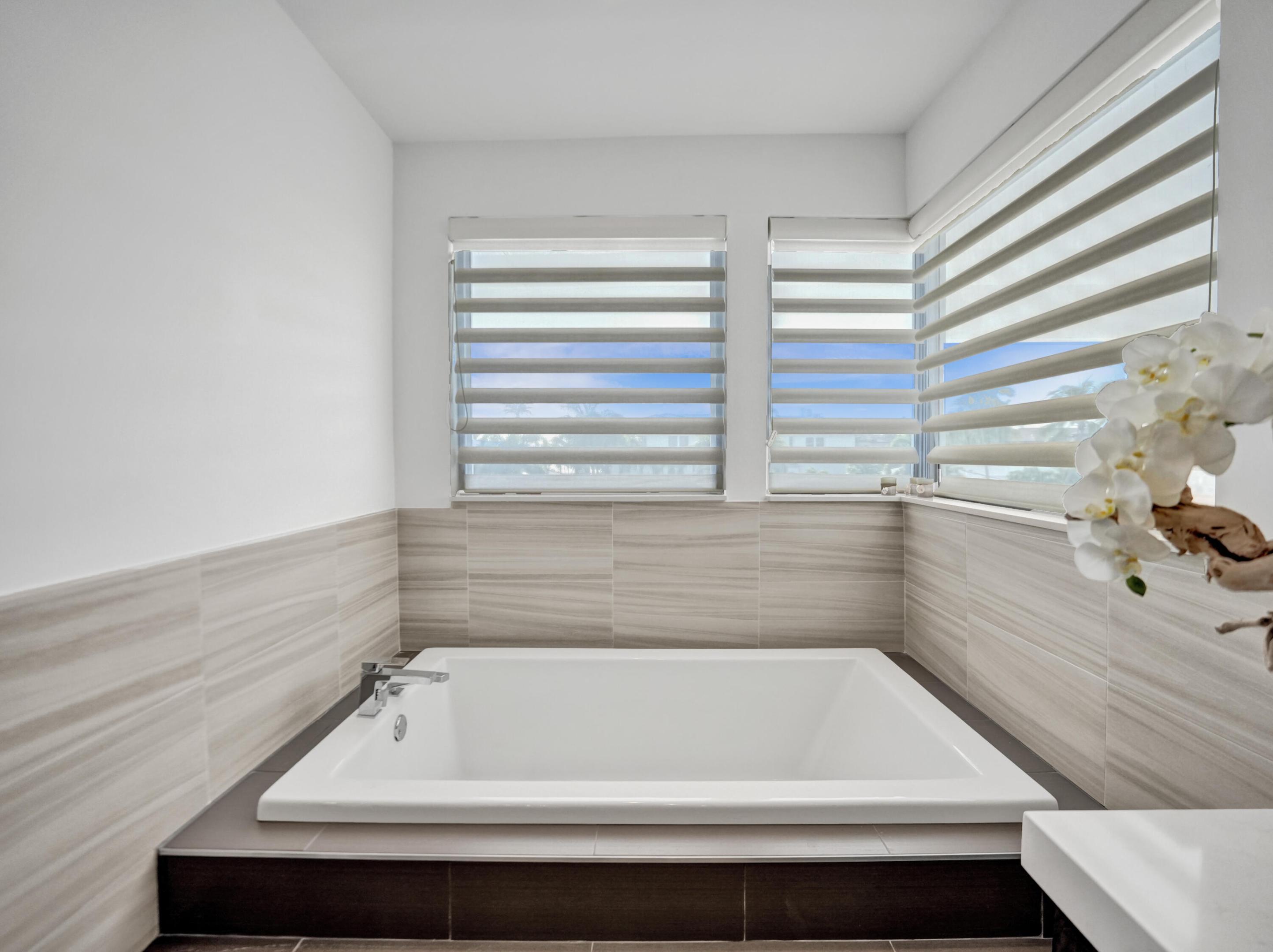 VENETIAN ISLES 1ST SEC - Residential