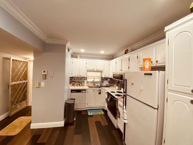 55+ ACTIVE COMMUNITY! ANNUAL RENTAL INCLUDES water, internet and basic cable. BEAUTIFUL, BRIGHT CORNER 2BR/2BA spacious convertible unit (with accordion room divider for added privacy) with BOTH the Par 3 and PGA course views. FRESHLY UPDATED. Designer wood flooring throughout. Crown Molding. Spacious 1,170 SF. Walk to Clubhouse and restaurant. 24 hr guard gated. FREE golf (except cart fees) on two 18 hole courses (PGA & Par3); Amenities include Restaurant, Billiard Room, Bbq/Picnic Area, Clubhouse, Courtesy Bus, Exercise Room, Heated Pool, Library, Putting Green, Sauna, Shuffleboard, Tennis, Pickle Ball, Vehicle Wash Area, Electric Car Charging Station. Close to shopping, dining & highways. 15 min. to the beach. Association says 55+ age required; MOVE INTO A SHOWPLACE!