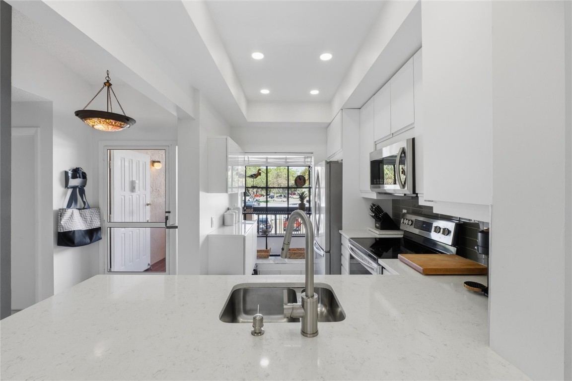 2289 SW 15th Street 132, Deerfield Beach, FL, 33442/$275,000 4 2289 SW 15th Street 132