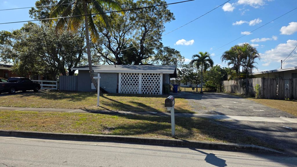 Photo of 2305 E River Drive, Margate, FL 33063 (MLS # B26001476)