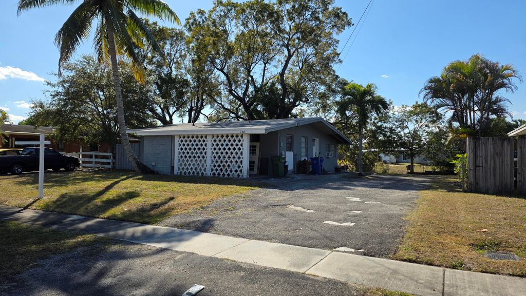 Photo of 2305 E River Drive, Margate, FL 33063 (MLS # B26001476)