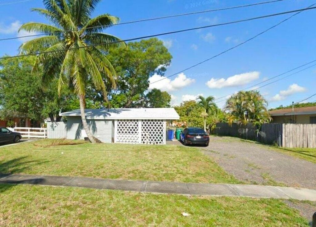 Photo of 2305 E River Drive, Margate, FL 33063 (MLS # B26001476)