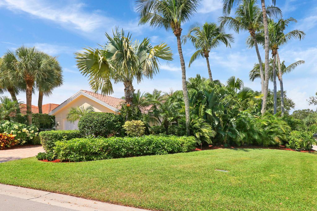 Photo of 259 Kelsey Park Circle, Palm Beach Gardens, FL 33410 (MLS # R10945680)