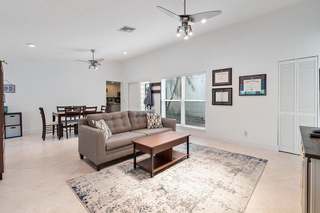 VILLAGES OF HILLSBORO SEC - Residential