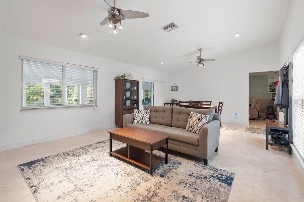 VILLAGES OF HILLSBORO SEC - Residential