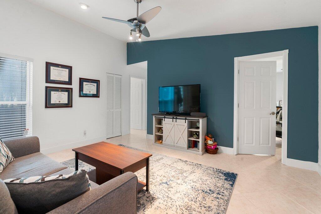 VILLAGES OF HILLSBORO SEC - Residential