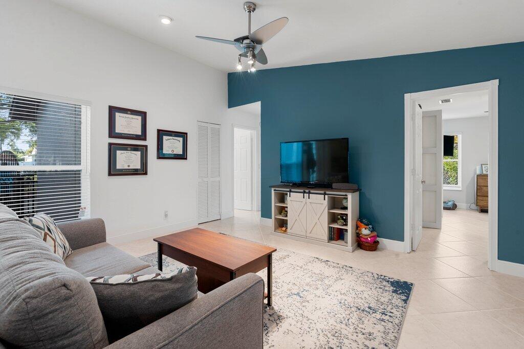 VILLAGES OF HILLSBORO SEC - Residential