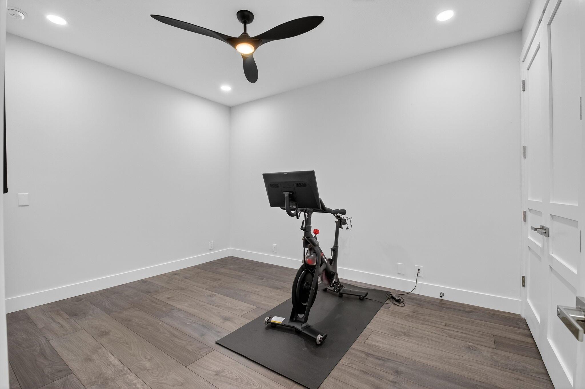 SOMERSET AT WOODFIELD COU - Residential